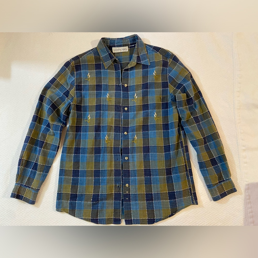 Victoria Jones Button Down - Size Small/ Medium (itchy tag)
